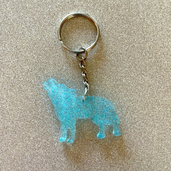 🎉🎉HP🎉🎉 Handmade Baby Wolf Keychain - Picture 1 of 6